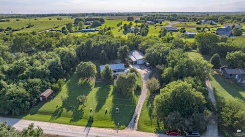 5690 Prairie View Rd, Wamego, KS, 66547-9619 | Card Image