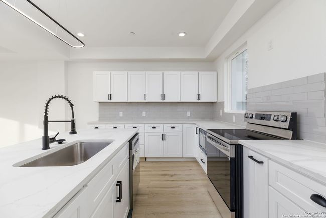 102 - 310 S Mesquite St, Townhouse with 3 bedrooms, 4 bathrooms and null parking in San Antonio TX | Image 18
