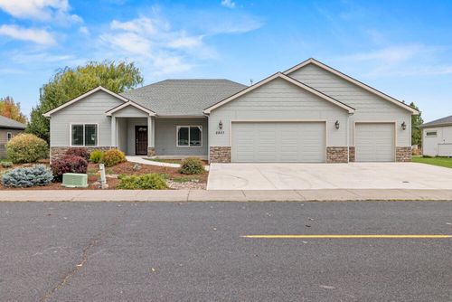 2937 Front St, Klamath Falls, OR, 97601-1276 | Card Image