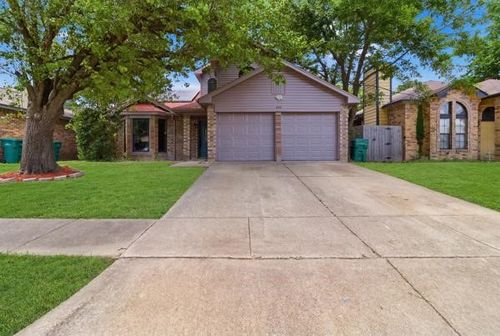 606 Lemons St, Cedar Hill, TX, 75104-6898 | Card Image