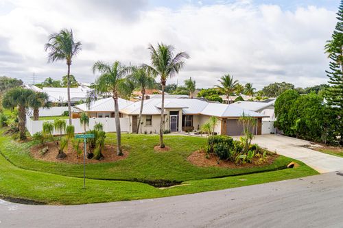 798 Se Thanksgiving Ave, Port St. Lucie, FL, 34984-4511 | Card Image