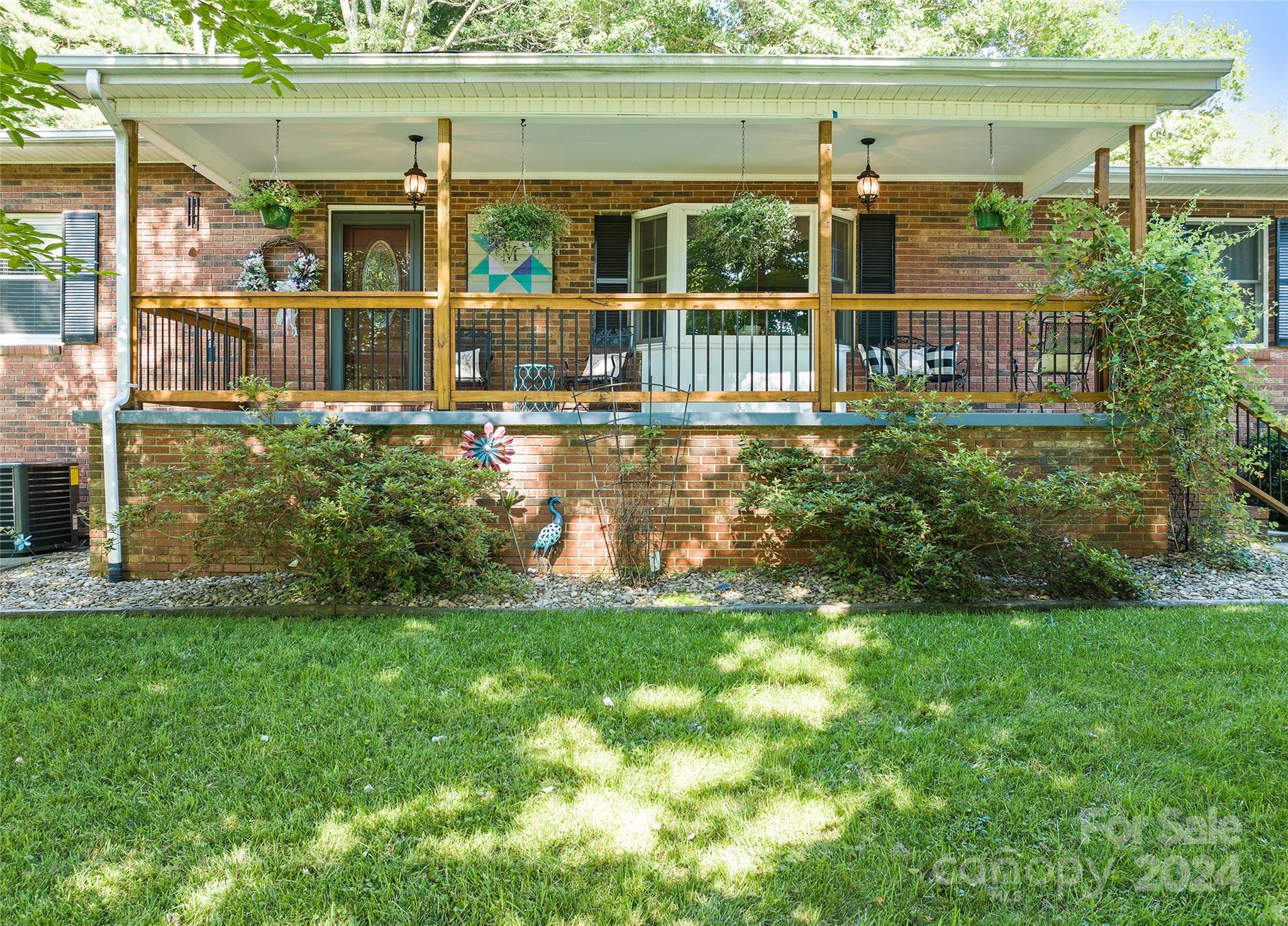 Gateway St, Waynesville, NC 28785