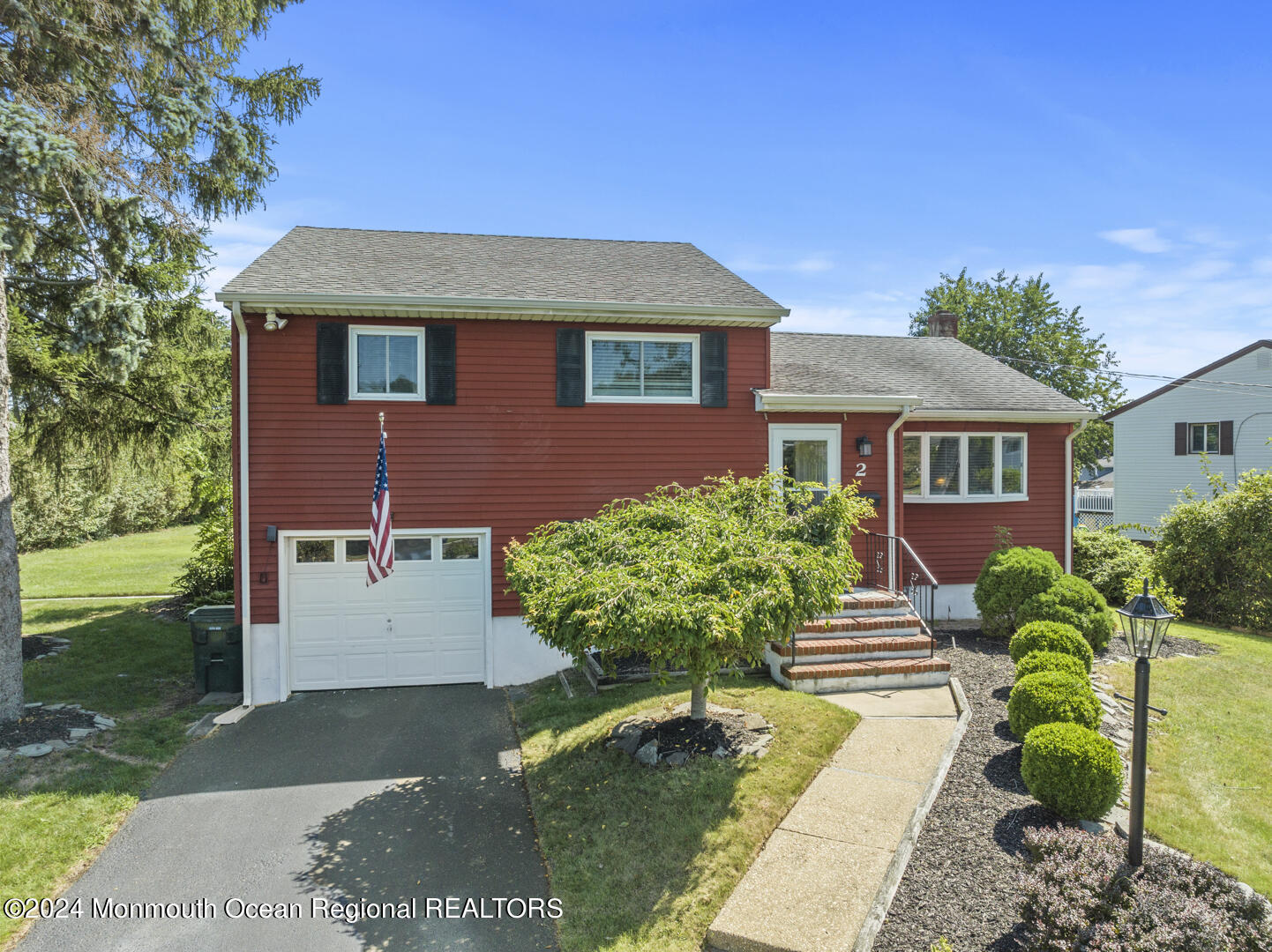 Schaeffer Ln, Freehold, NJ 07728