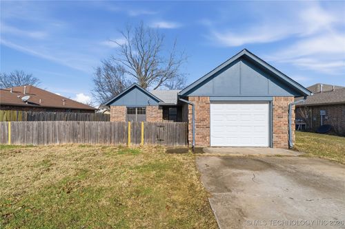 618 19th St, Claremore, OK, 74019-3550 | Card Image