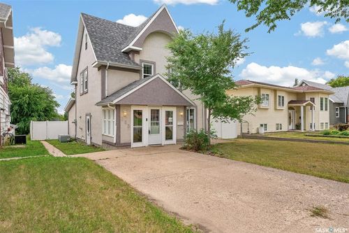 333 Oxford St W, Moose Jaw, SK, S6H2P1 | Card Image