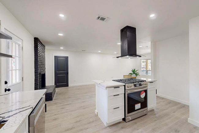7316 Maringo Dr, House other with 3 bedrooms, 2 bathrooms and null parking in Dallas TX | Image 15