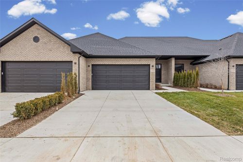 3-21955 Deer Brook Dr, Southfield, MI, 48075-3097 | Card Image