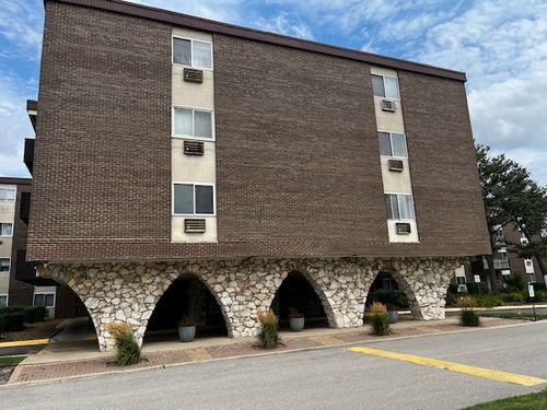 414-1301 Finley Rd, Lombard, IL, 60148-4377 | Card Image