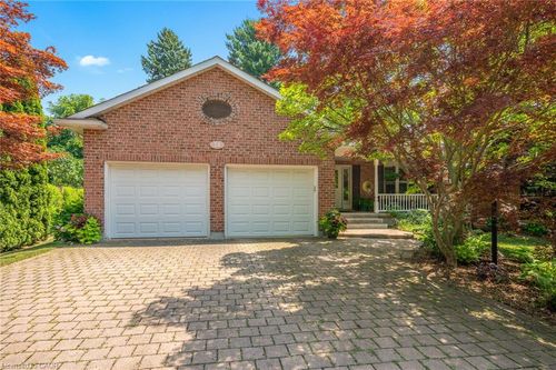 26 Park Crt, Niagara On The Lake, ON, L0S1J0 | Card Image