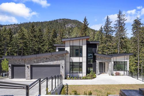 9113 Riverside Dr, Whistler, BC, V8E1M1 | Card Image