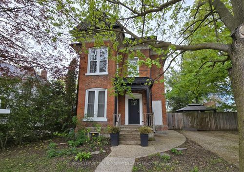 11 Maple St W, Aylmer, ON, N5H1B8 | Card Image