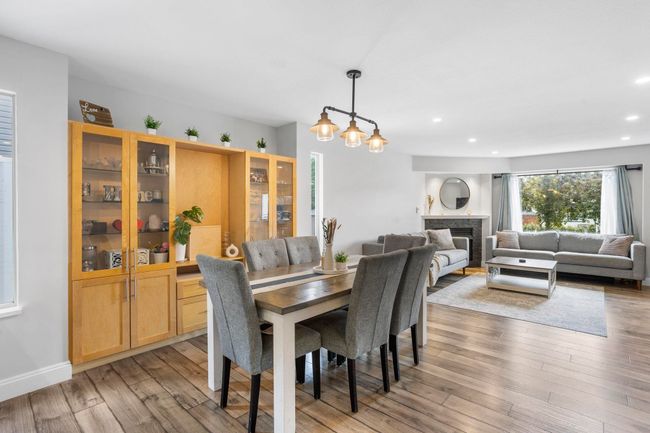 20147 Hampton St, House other with 3 bedrooms, 2 bathrooms and 5 parking in Maple Ridge BC | Image 7
