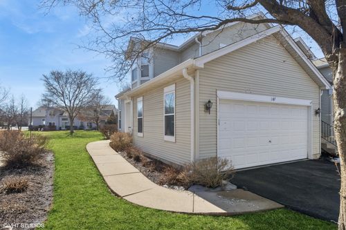 187 Woodland Circle, North Aurora, IL, 60542 | Card Image