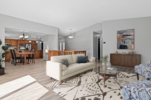 816 Westview Dr, Shoreview, MN, 55126-2256 | Card Image