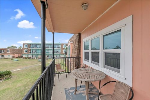 56-700 Island Retreat Rd, Port Aransas, TX, 78373-6064 | Card Image