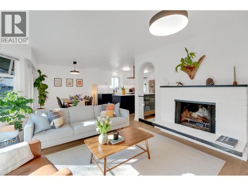 1652 Coleman St, North Vancouver, BC, V7K1X1 | Card Image