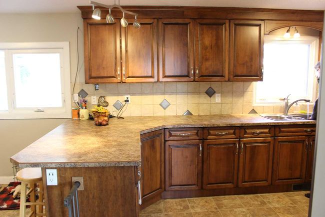121061 Rr 22 2, House other with 8 bedrooms, 3 bathrooms and null parking in Picture Butte AB | Image 4