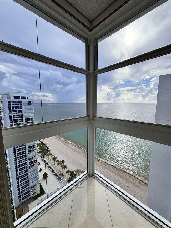 APT-2807 - 1370 S Ocean Blvd, Condo with 2 bedrooms, 2 bathrooms and null parking in Pompano Beach FL | Image 33