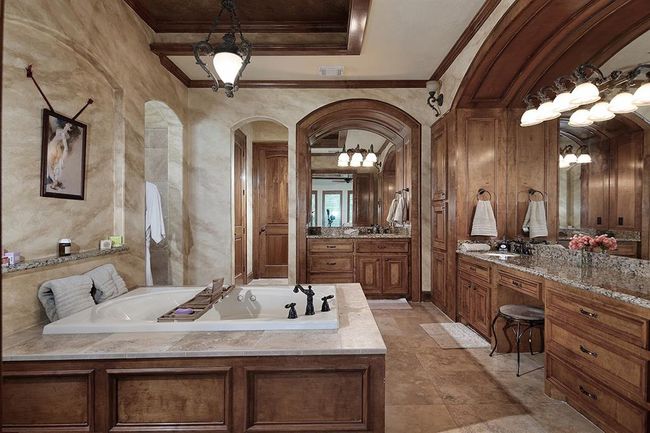 Opulent jetted tub | Image 20
