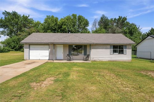 1713 N Inglewood St, Siloam Springs, AR, 72761-2061 | Card Image