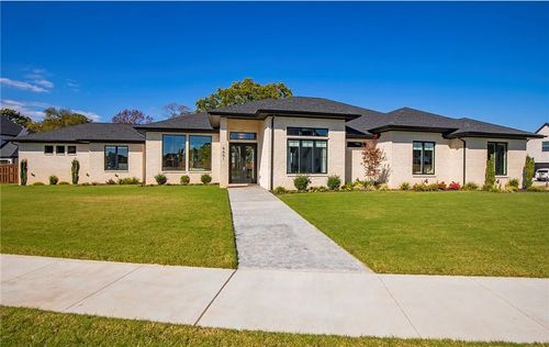 8601 W Migration Way, Bentonville, AR, 72713-2136 | Card Image