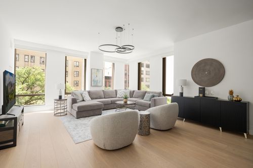 4e-50 W 66th St, New York, NY, 10023-0381 | Card Image