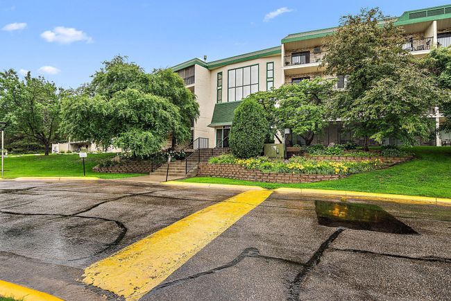 APT-409 - 10411 Cedar Lake Rd, Condo with 2 bedrooms, 2 bathrooms and null parking in Minnetonka MN | Image 28