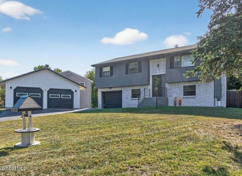 28 Cook Cir, Gansevoort, NY, 12831-2428 | Card Image