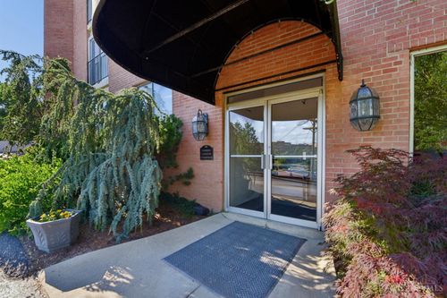 880 Rue De La Paix, Cincinnati, OH, 45220-1071 | Card Image