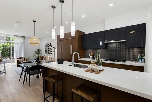 637 Victoria Drive, Vancouver, BC, V5L0C3 | Card Image