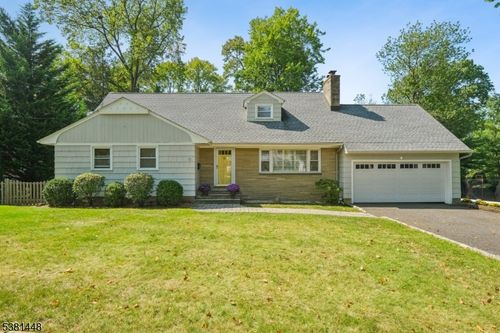 17 Coleman Ave W, Chatham, NJ, 07928-2272 | Card Image