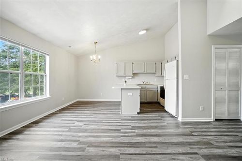 3331 Clover Meadows Dr, Chesapeake, VA, 23321-4415 | Card Image