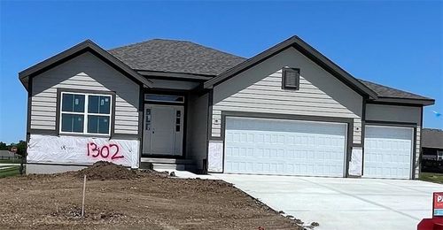 1302 Ne 122nd St, Kansas City, MO, 64165-1010 | Card Image