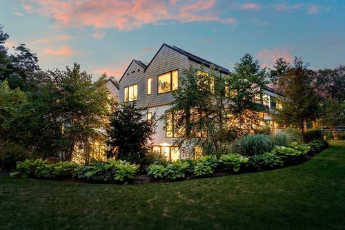 286 Country Dr, Weston, MA, 02493-1138 | Card Image