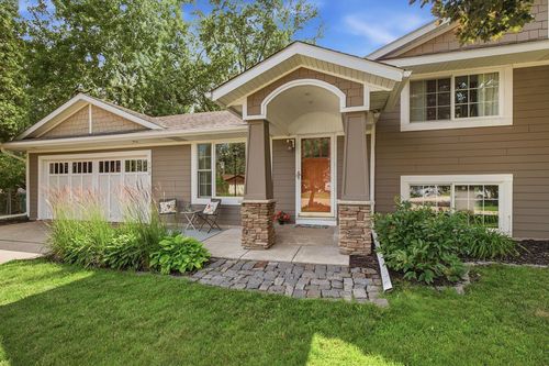 172 Strese Cir, Apple Valley, MN, 55124-9333 | Card Image