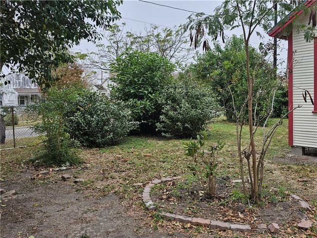 2020 Buford St, House other with 2 bedrooms, 1 bathrooms and 3 parking in Corpus Christi TX | Image 12
