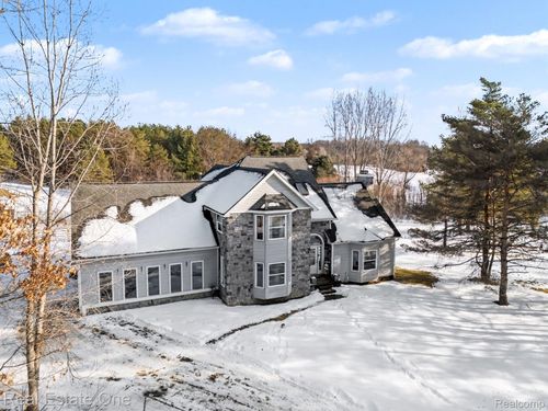 18403 Taylor Lake Rd, Holly, MI, 48442-9146 | Card Image