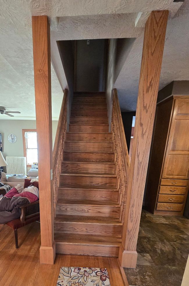 Stairway to upper level | Image 15