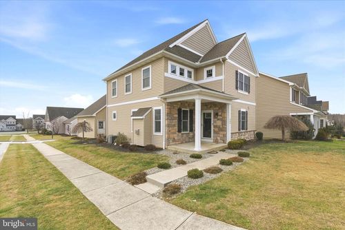 664 Richmond Dr, Lancaster, PA, 17601-8812 | Card Image