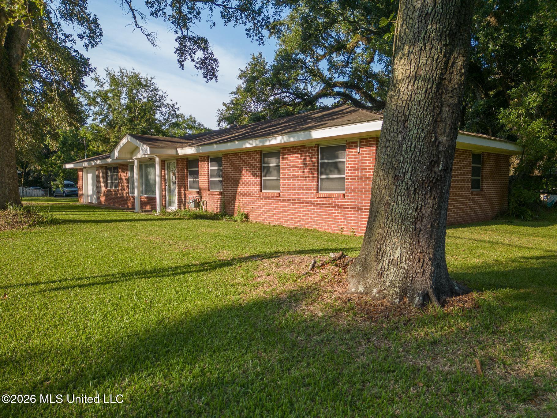 11128 Lamey Bridge Rd, Diberville, MS 39540