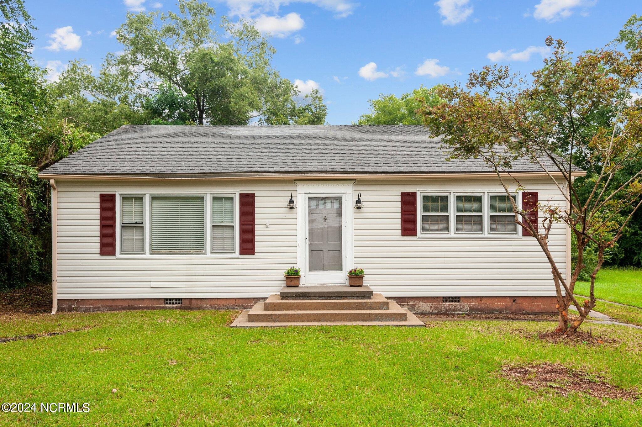 Weber St, Trenton, NC 28585