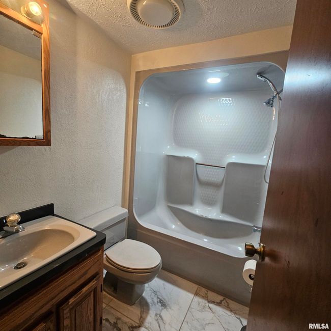 22488 N Mayflower Ln, House other with 3 bedrooms, 2 bathrooms and null parking in Dix IL | Image 22