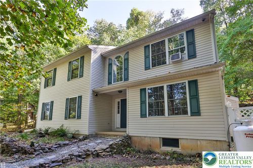 1434 Moravia St, Fountain Hill, PA, 18015-4322 | Card Image