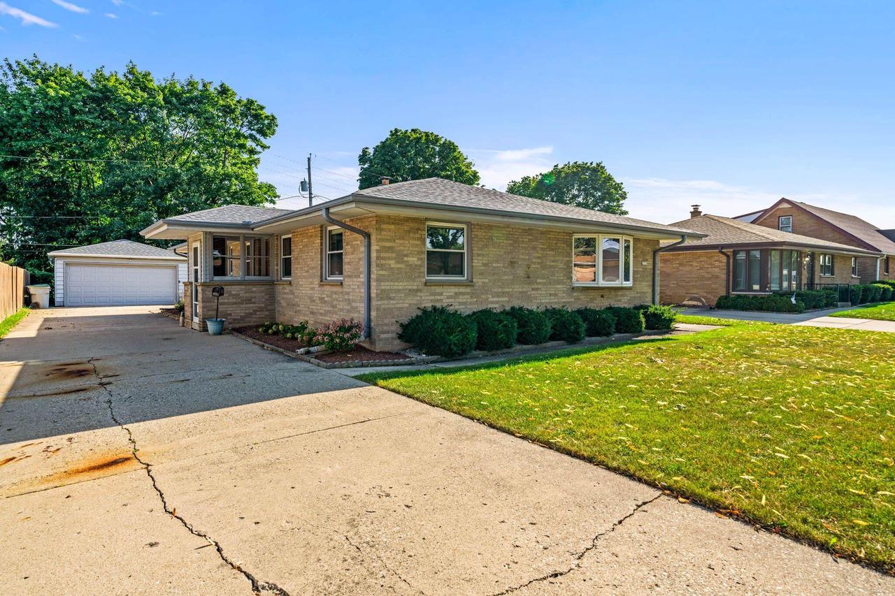 Bottsford Ave, Milwaukee, WI 53221