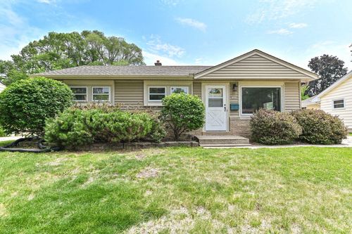 2880 S 95th St, WEST ALLIS, WI, 53227-3306 | Card Image