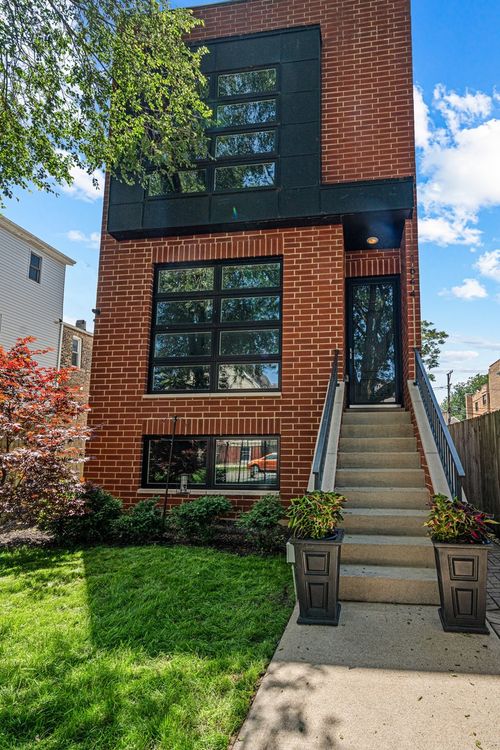 1644 N Washtenaw Ave, Chicago, IL, 60647-5231 | Card Image