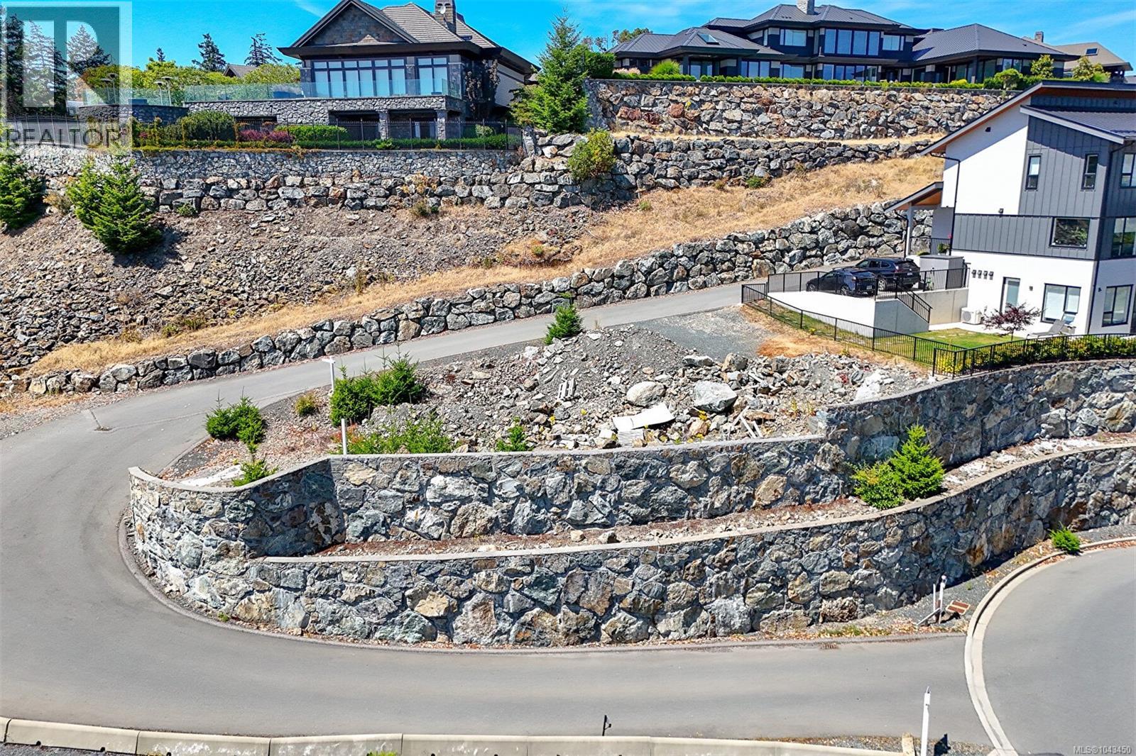 Land in Langford 4
