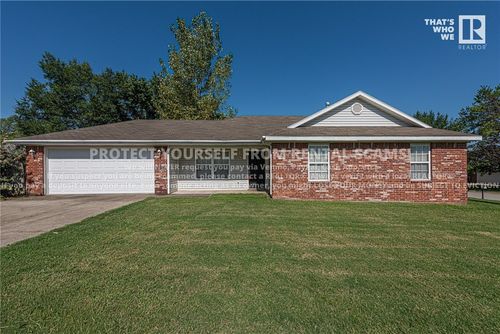 1011 S Colonial Dr, Fayetteville, AR, 72701-7570 | Card Image