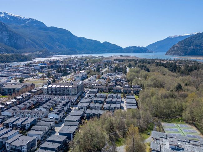1185 Natures Gate, Townhouse with 3 bedrooms, 2 bathrooms and 3 parking in Squamish BC | Image 28