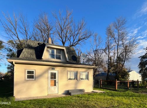 208 2nd St, Eckelson, ND, 58481-3200 | Card Image